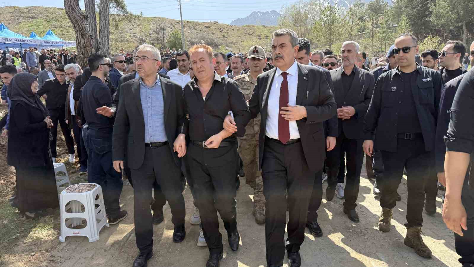 Ayla öğretmenin eşi: "Gurur duyuyorum, buraya ev yaptıracaktık, cenazesi geldi"
