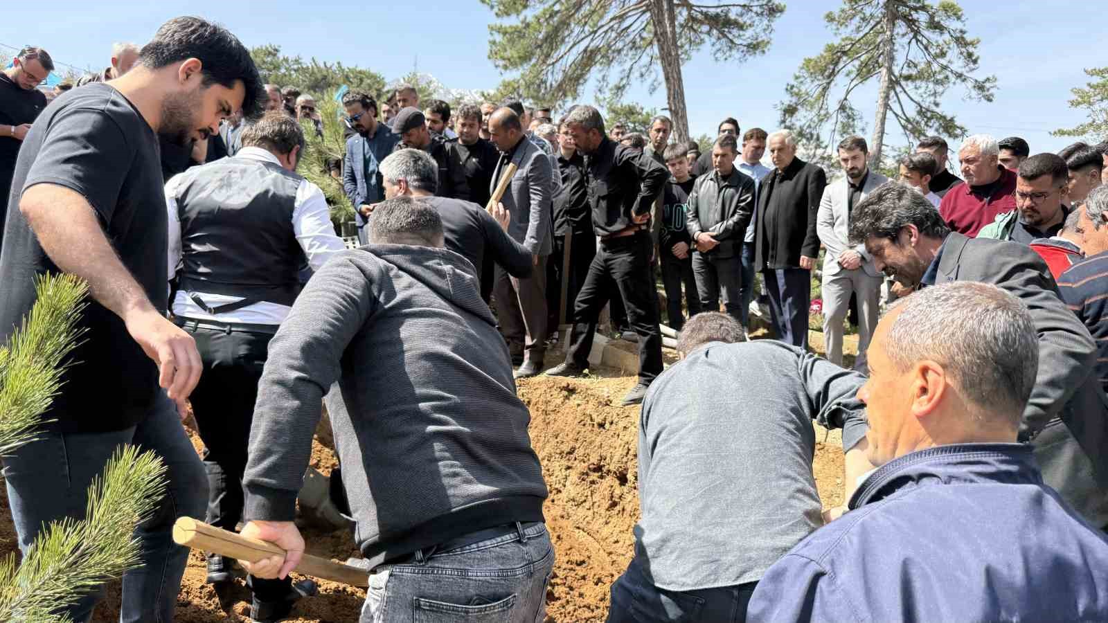 Ayla öğretmenin eşi: "Gurur duyuyorum, buraya ev yaptıracaktık, cenazesi geldi"
