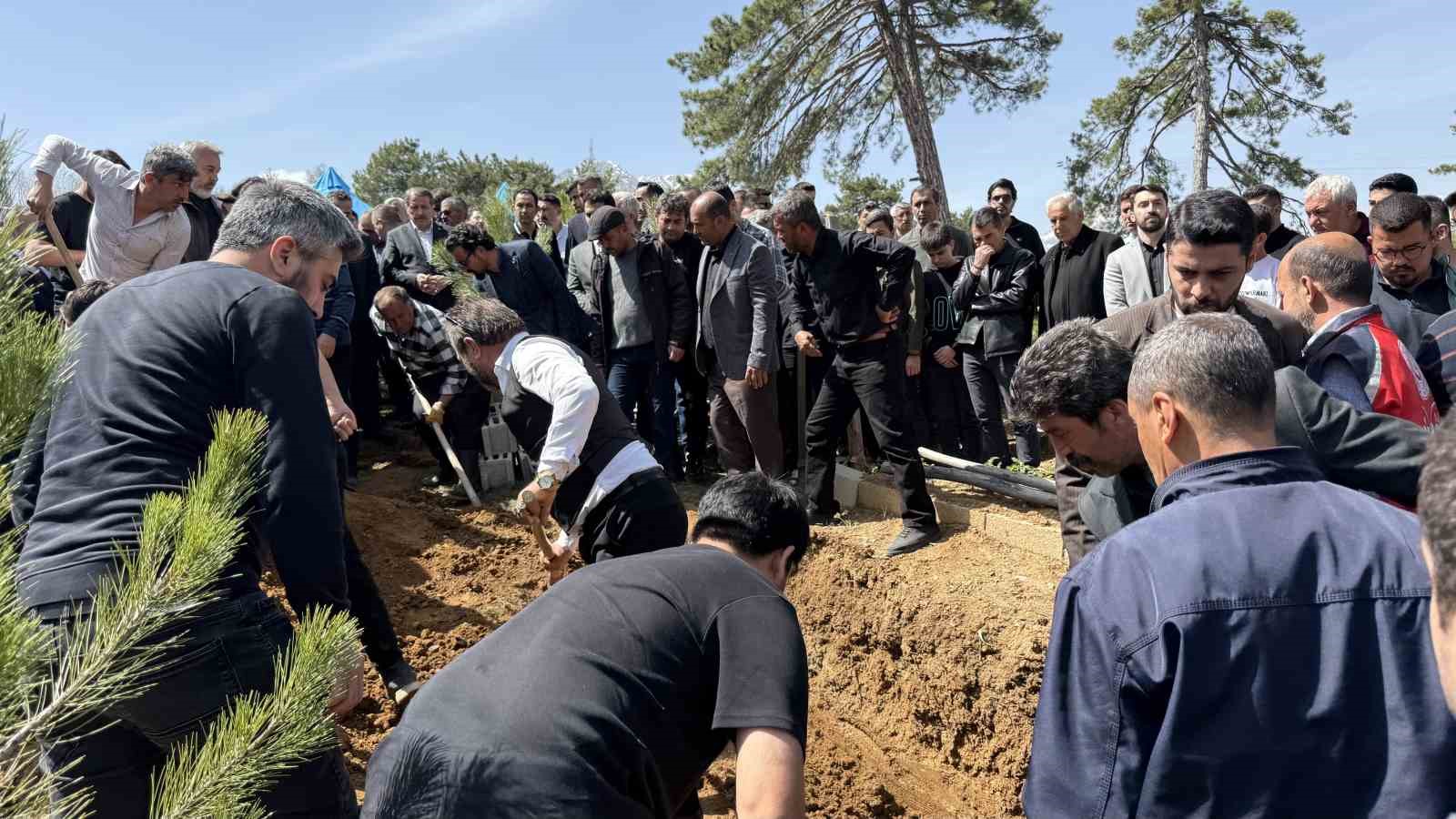 Ayla öğretmenin eşi: "Gurur duyuyorum, buraya ev yaptıracaktık, cenazesi geldi"
