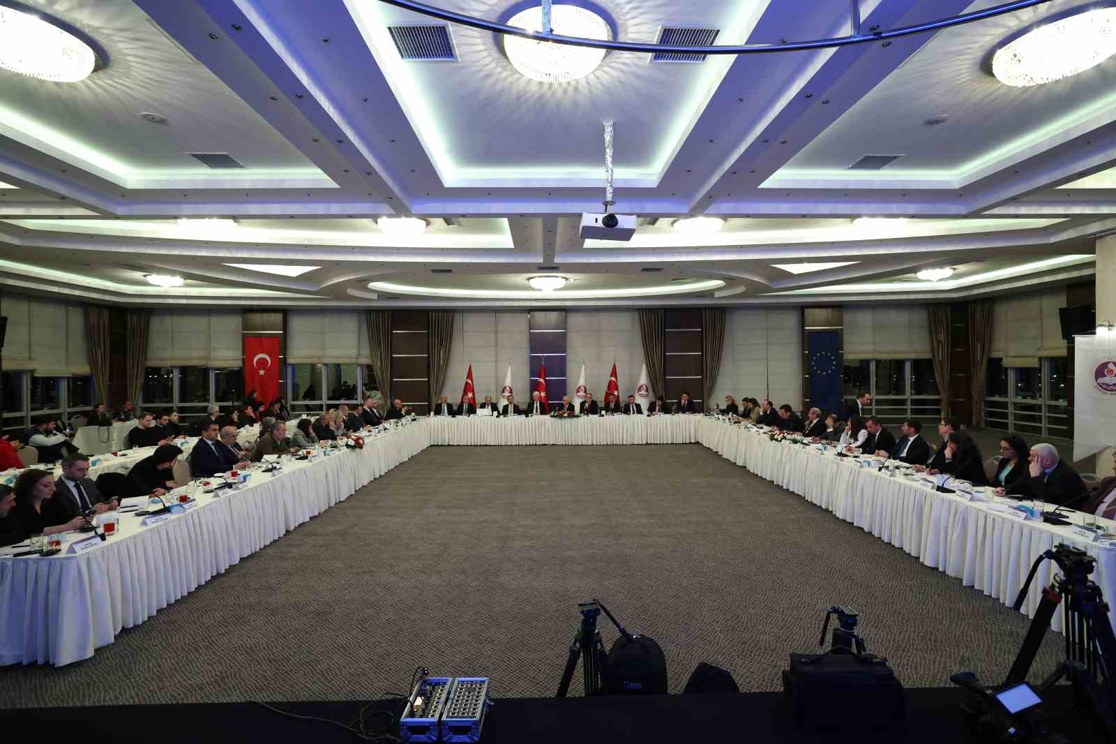 AYM Başkanı Özkaya: "AİHM kararlarına ilişkin icra süreci henüz tamamlanmayan 83 karar bulunuyor"
AYM Başkanı Özkaya: "AİHM kararlarına ilişkin icra süreci henüz tamamlanmayan 83 karar bulunuyor"