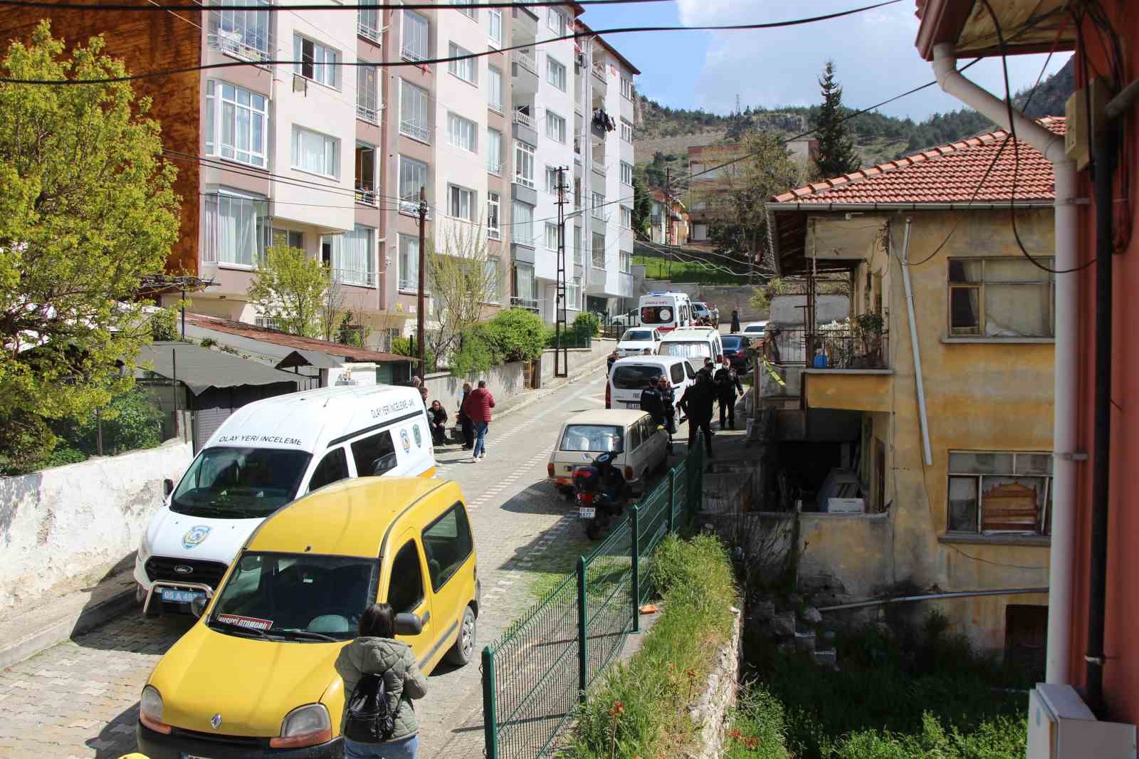 Aynı evde 11 yıl arayla ikinci soba faciası: Bu kez baba ve oğlu hayatını kaybetti
