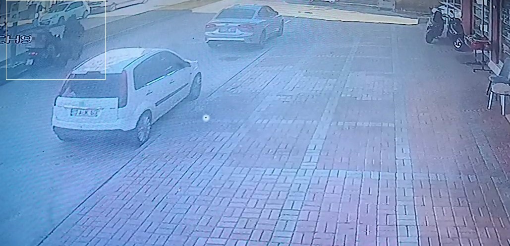 Aynı istikamette giden motosiklet ile elektrikli bisiklet çarpıştı: 1 yaralı
