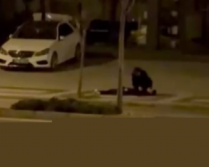 Aynı kıza ilgi duyan 16 yaşındaki akranını bıçaklayarak öldürdü
