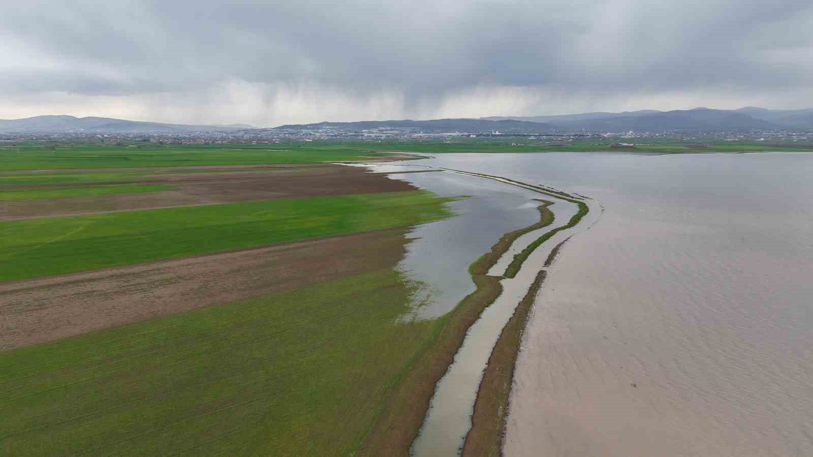 Aynı nokta, 7 yıl arayla: 2019’da kurudu, 2026’da sular altında kaldı
Aynı nokta, 7 yıl arayla: 2019’da kurudu, 2026’da sular altında kaldı