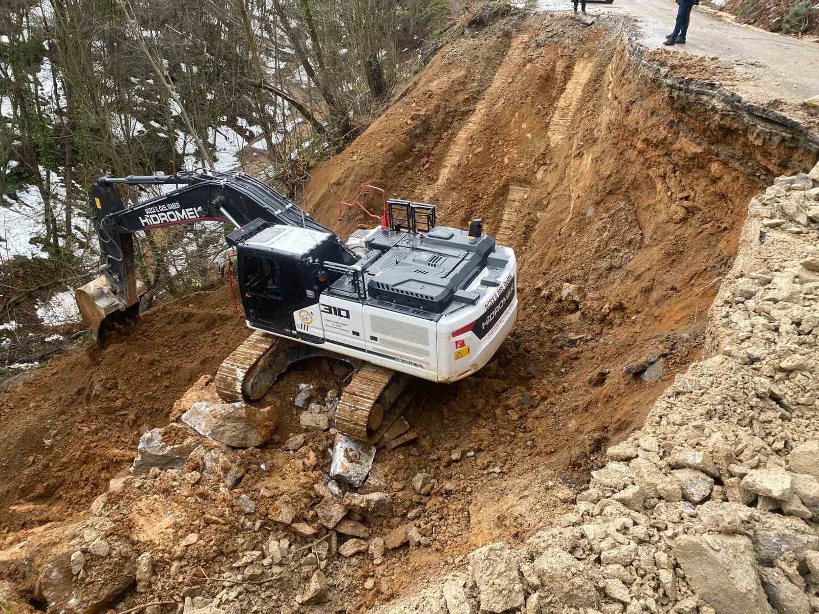 Aynı noktada 3 gün arayla heyelan meydana geldi
