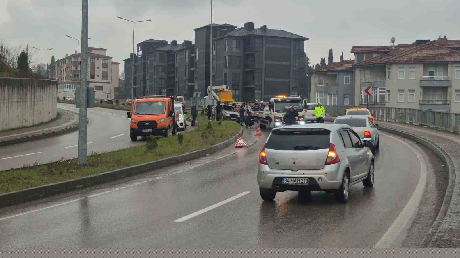 Aynı yolda 4 saat içerisinde 3 ayrı kaza: 5 yaralı
