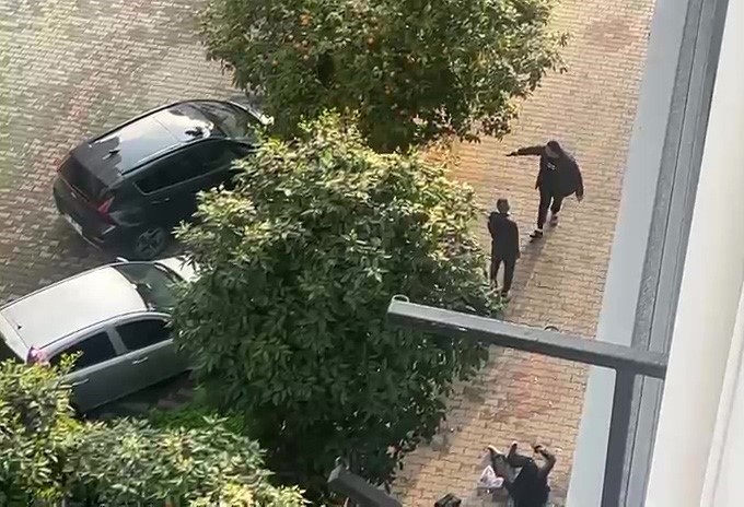 Ayrıldığı eşini ayaklarından vuran şahıs, havaya da ateş açmış
Ayrıldığı eşini ayaklarından vuran şahıs, havaya da ateş açmış