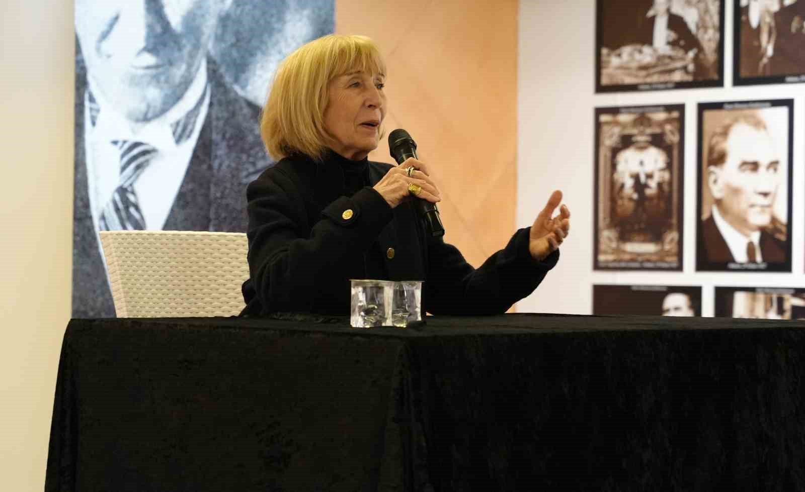 Ayşe Kulin Denizli’de okurlarıyla buluştu
Ayşe Kulin Denizli’de okurlarıyla buluştu