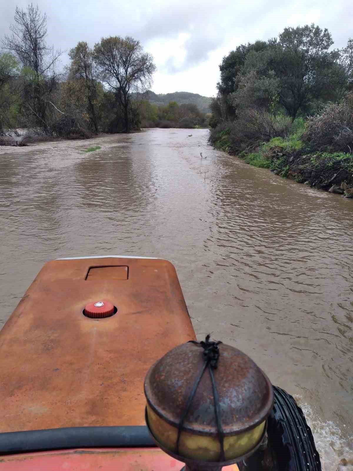 Ayvacık’ta şiddetli yağış etkili oldu
