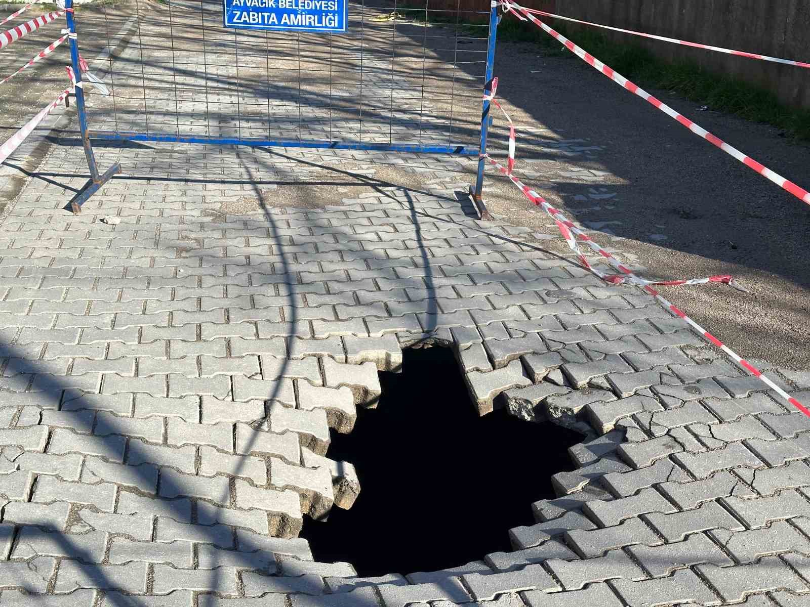 Ayvacık’ta yol çöktü
