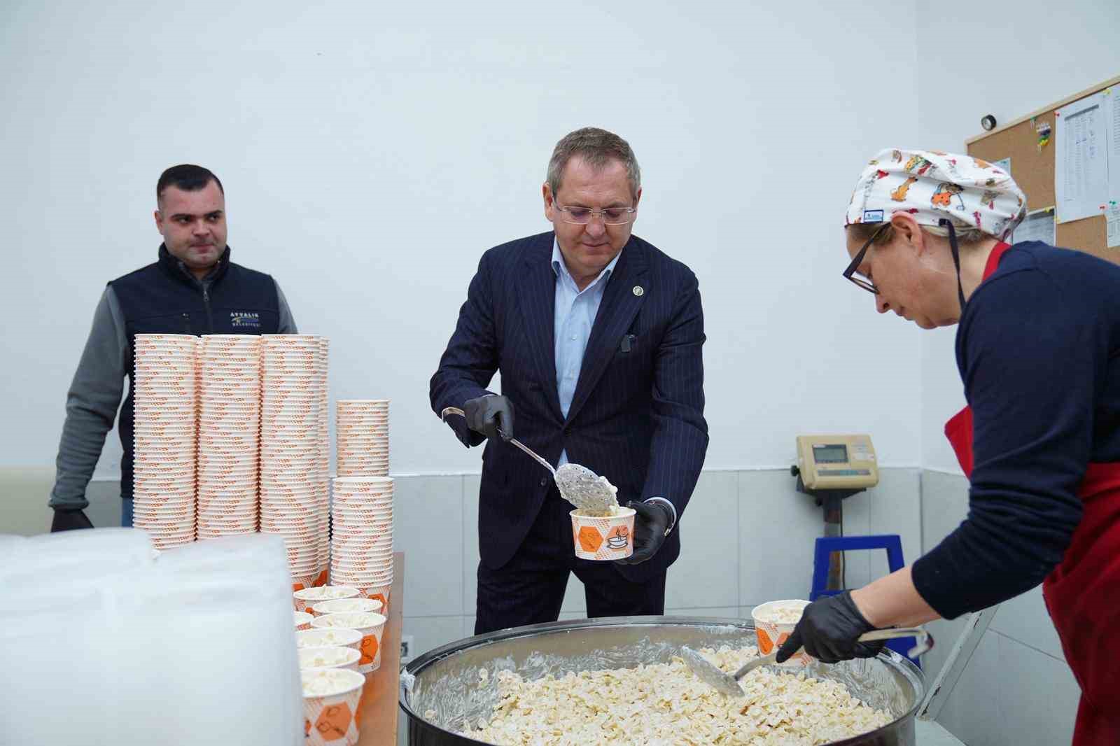 Ayvalık Belediye Başkanı Mesut Ergin: "Ramazan paylaşmaktır."
