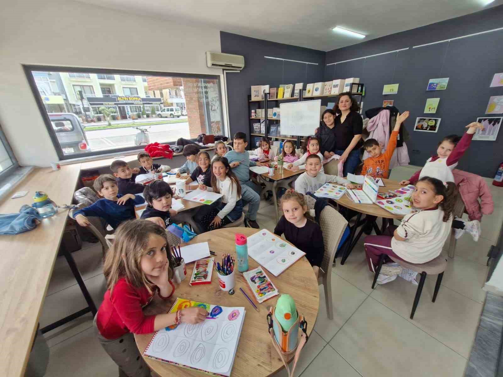 Ayvalık Belediyesi’nin resim atölyelerine yoğun ilgi
