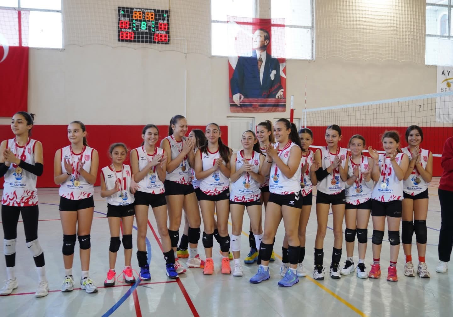 Ayvalıkgücü Belediyesporlu filenin sultanlarından büyük başarı
