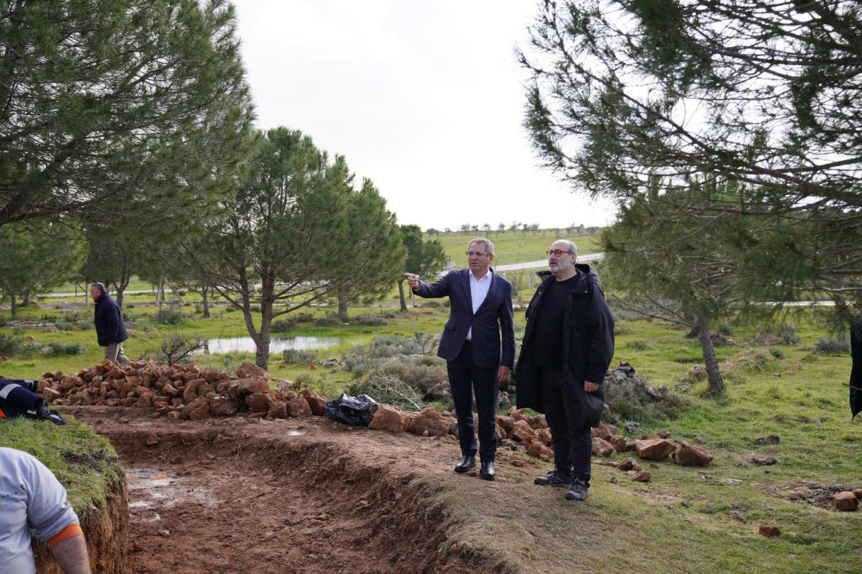 Ayvalık’ın tarihi yel değirmenleri gün yüzüne kavuşturuluyor
