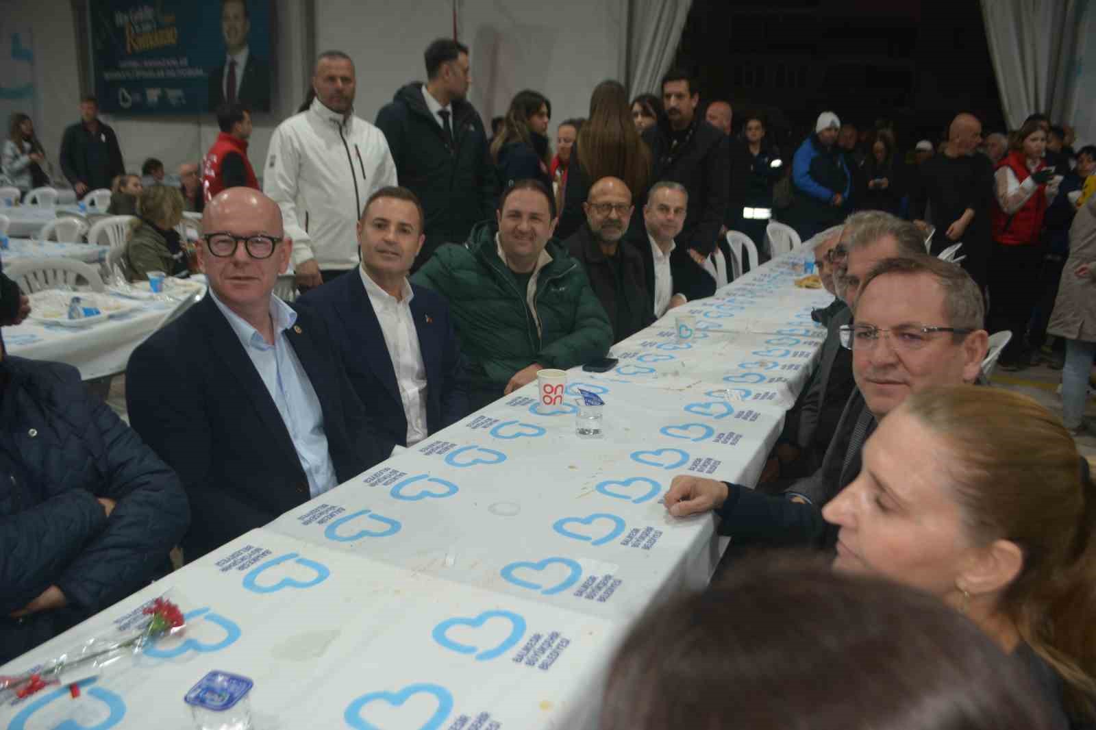 Ayvalık’ta Büyükşehir Belediyesi’nden dev iftar
