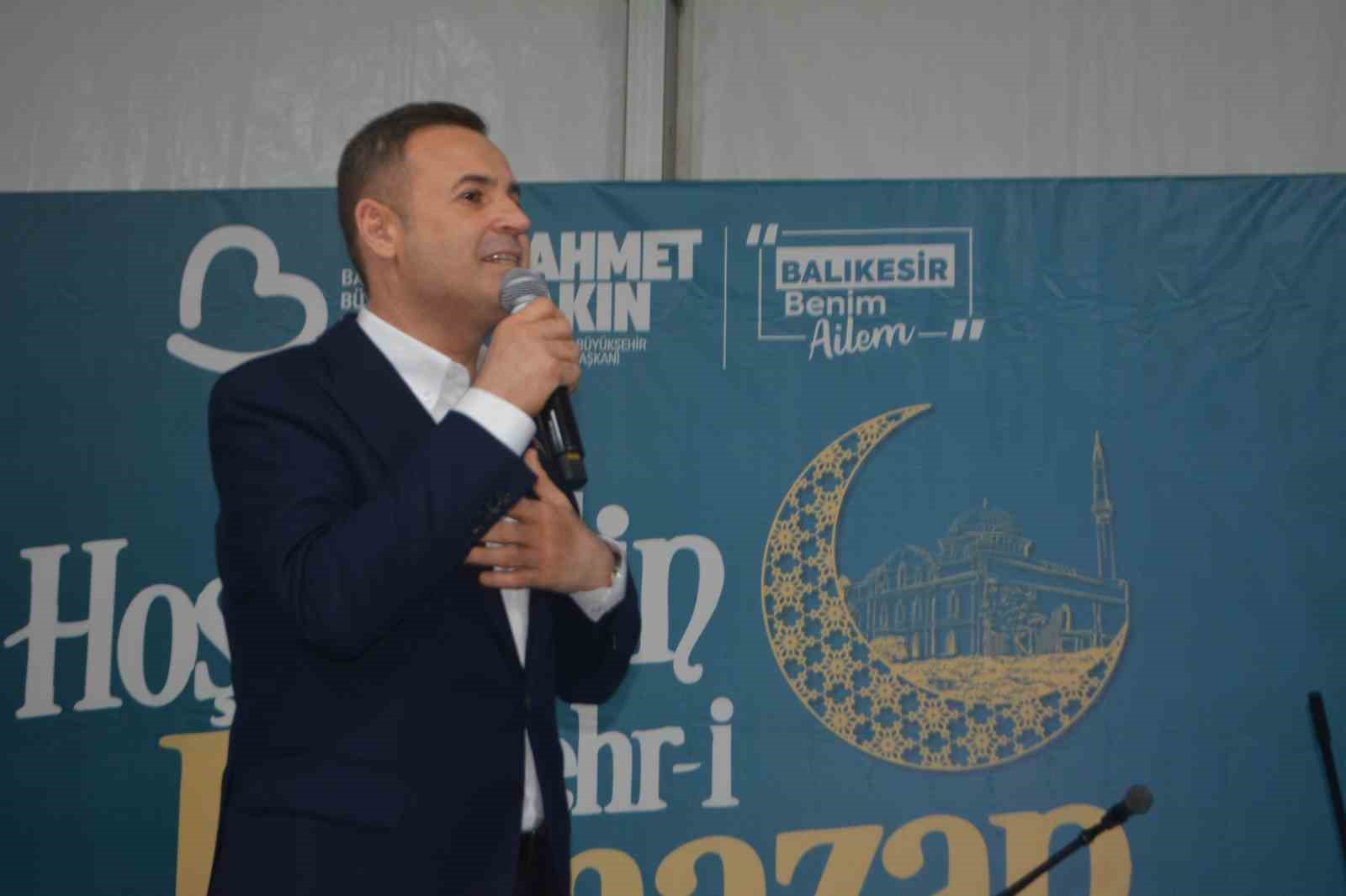 Ayvalık’ta Büyükşehir Belediyesi’nden dev iftar
