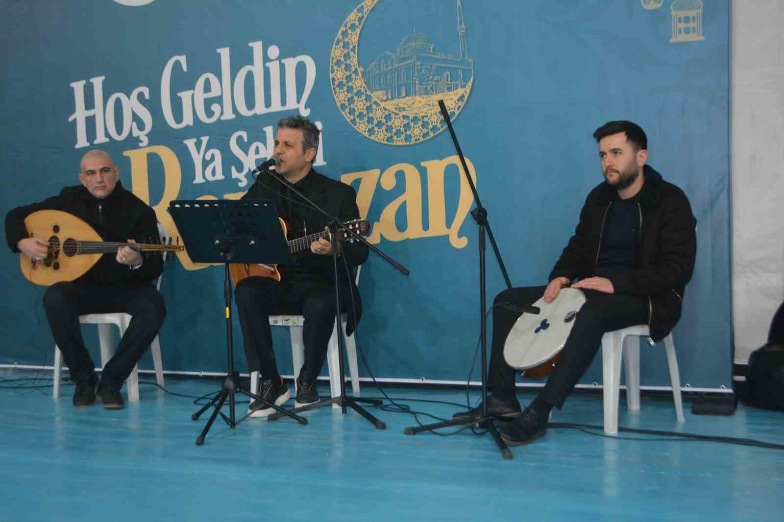 Ayvalık’ta Büyükşehir Belediyesi’nden dev iftar
