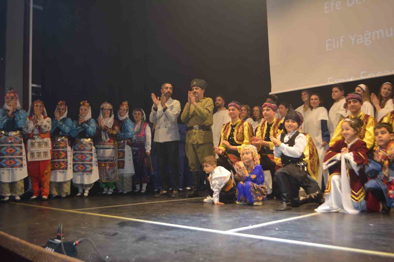 Ayvalık’ta Çanakkale destanı halk danslarıyla yaşatıldı
