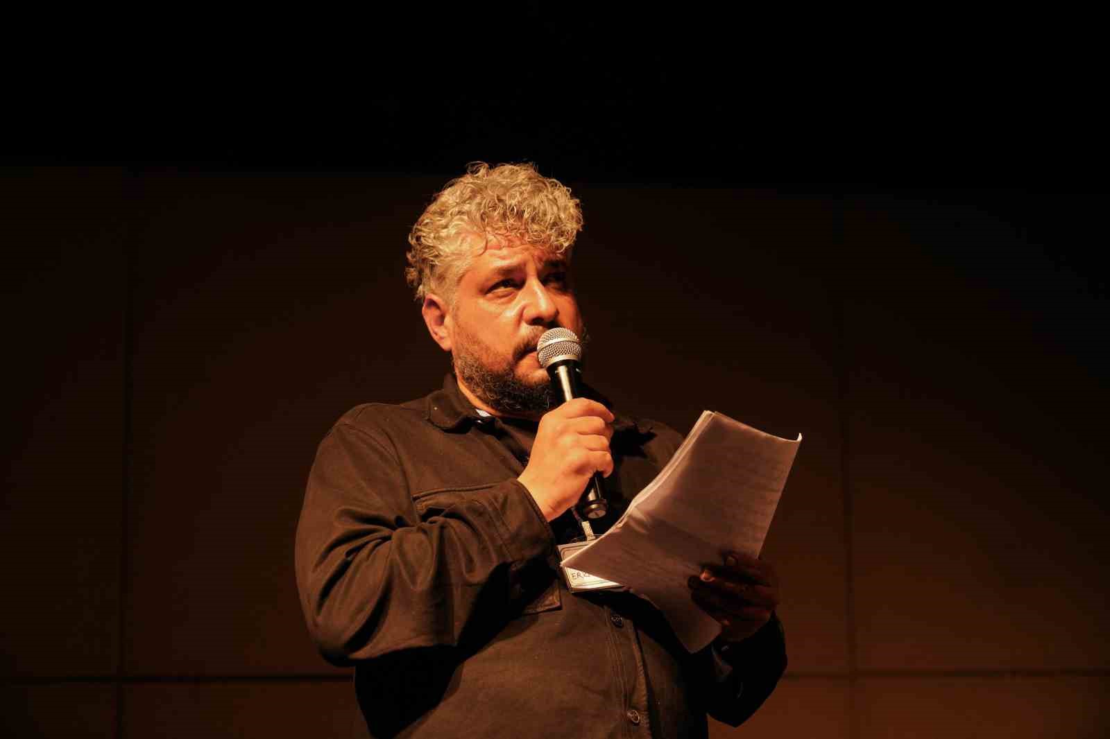 Ayvalık’ta Dünya Tiyatro Günü’nde "Müdahil" sahnelendi
