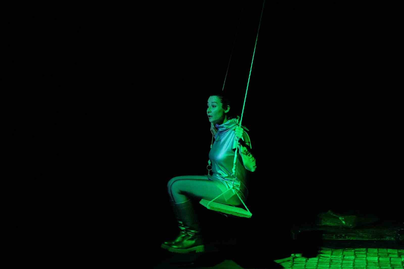 Ayvalık’ta Dünya Tiyatro Günü’nde "Müdahil" sahnelendi
