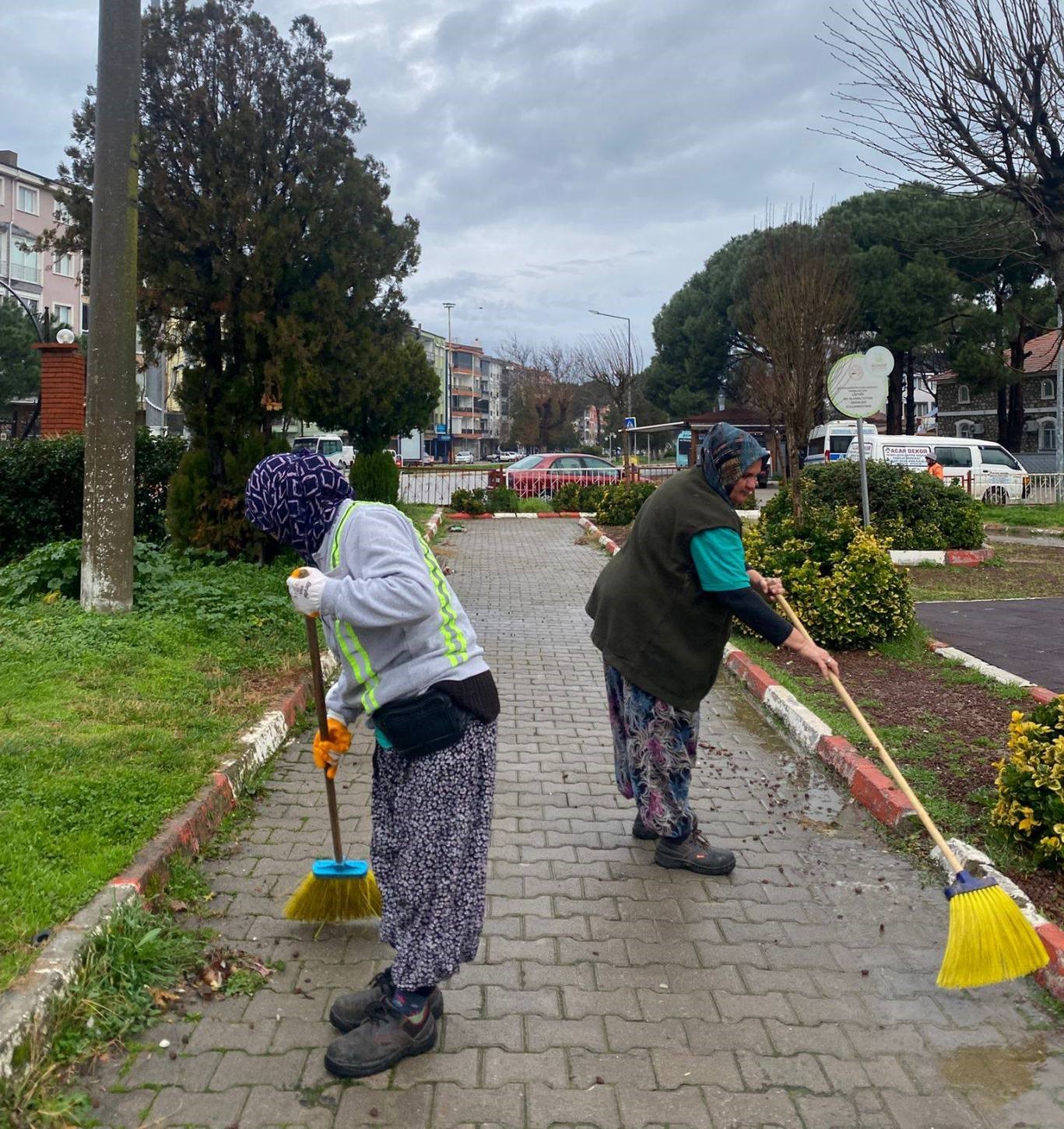 Ayvalık’ta ekipler yaz kış demeden 7/24 sahada
