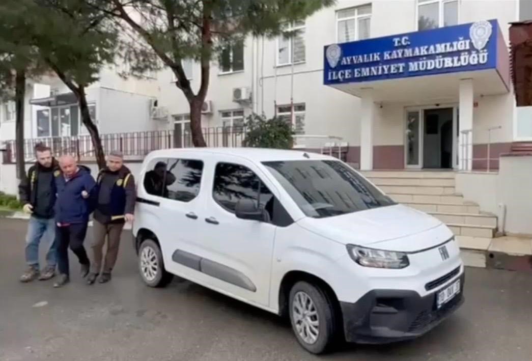 Ayvalık’ta kendisini Emniyet Müdürü olarak tanıtan şahsa operasyon
