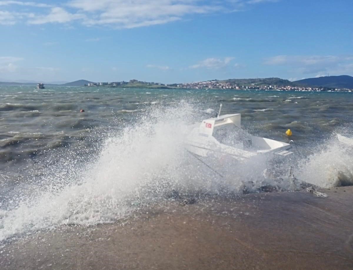 Ayvalık’ta kuvvetli fırtına tekneleri batırdı
