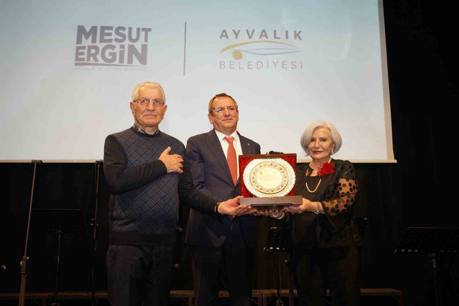 Ayvalık’ta Rauf Denktaş Kültür Merkezi perdelerini açtı
Ayvalık’ta Rauf Denktaş Kültür Merkezi perdelerini açtı