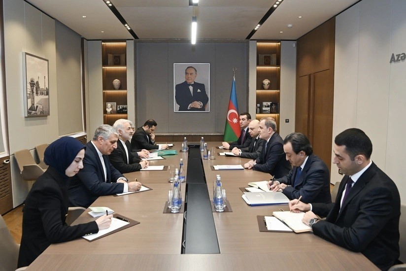 Azerbaycan Dışişleri Bakanı Bayramov, İran Dışişleri Bakan Yardımcısı Celalzade ile görüştü
Azerbaycan Dışişleri Bakanı Bayramov, İran Dışişleri Bakan Yardımcısı Celalzade ile görüştü
