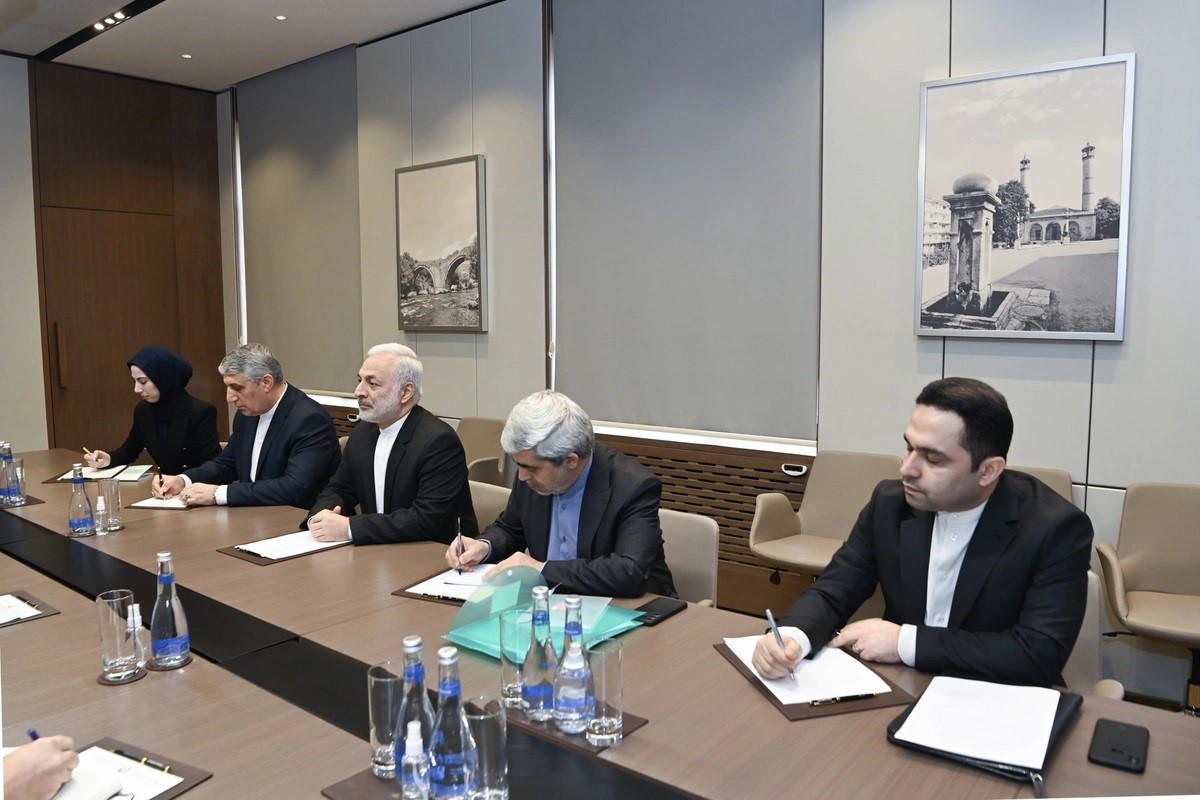 Azerbaycan Dışişleri Bakanı Bayramov, İran Dışişleri Bakan Yardımcısı Celalzade ile görüştü
Azerbaycan Dışişleri Bakanı Bayramov, İran Dışişleri Bakan Yardımcısı Celalzade ile görüştü