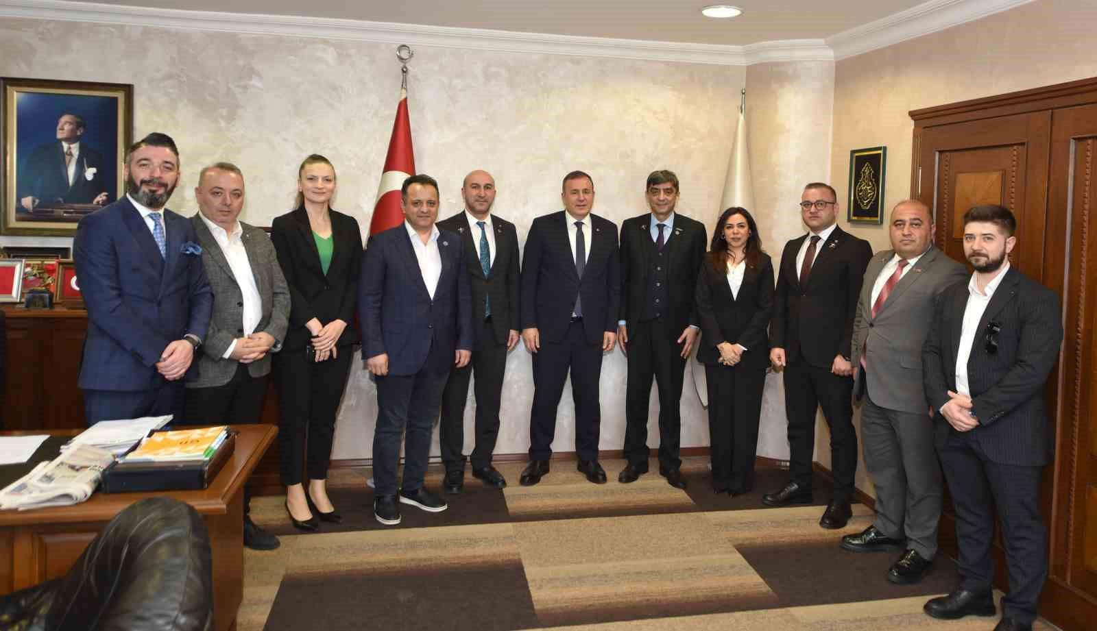 Azerbaycan heyetinden Trabzon’a sağlık turizmi çıkarması
Azerbaycan heyetinden Trabzon’a sağlık turizmi çıkarması