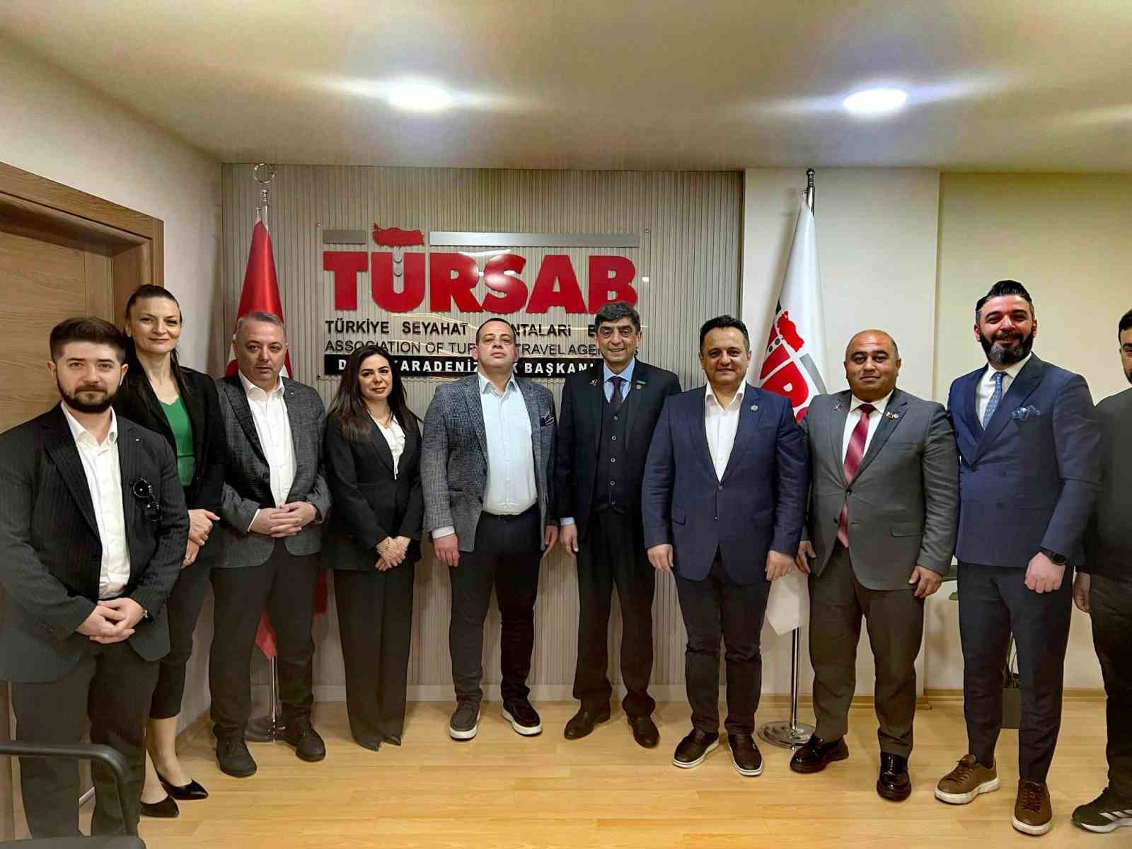 Azerbaycan heyetinden Trabzon’a sağlık turizmi çıkarması
Azerbaycan heyetinden Trabzon’a sağlık turizmi çıkarması