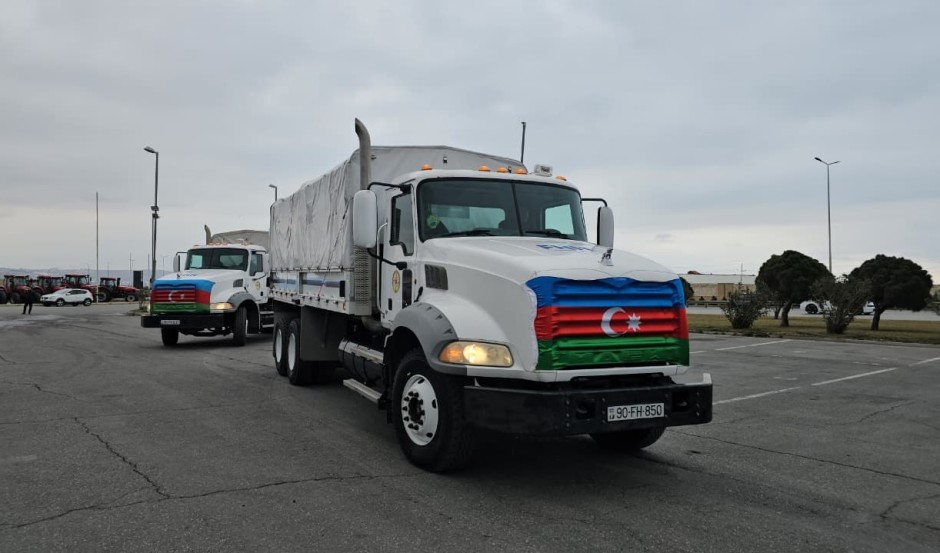 Azerbaycan, İran’a insani yardım gönderdi
