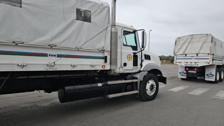 Azerbaycan, İran’a insani yardım gönderdi
