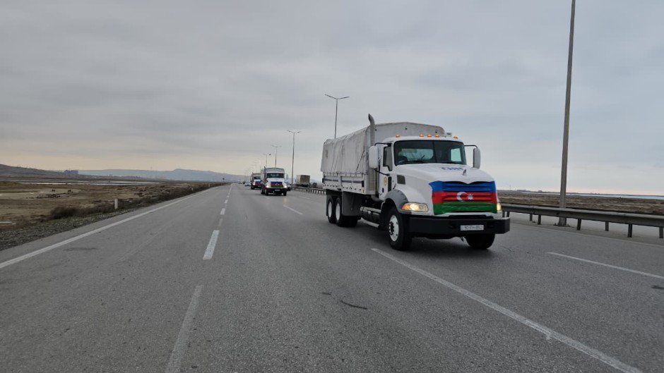 Azerbaycan, İran’a insani yardım gönderdi
