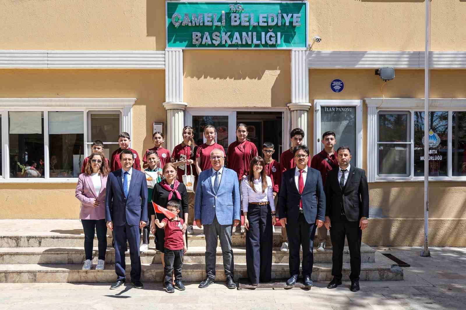Azerbaycanlı öğrencilerden Çameli’ne kardeşlik ziyareti
