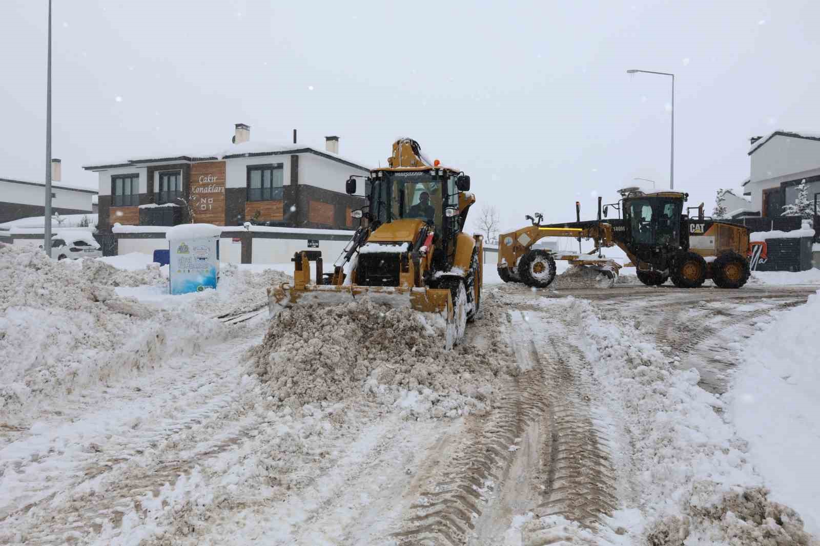 Aziziye’de karla mücadele seferberliği
Aziziye’de karla mücadele seferberliği