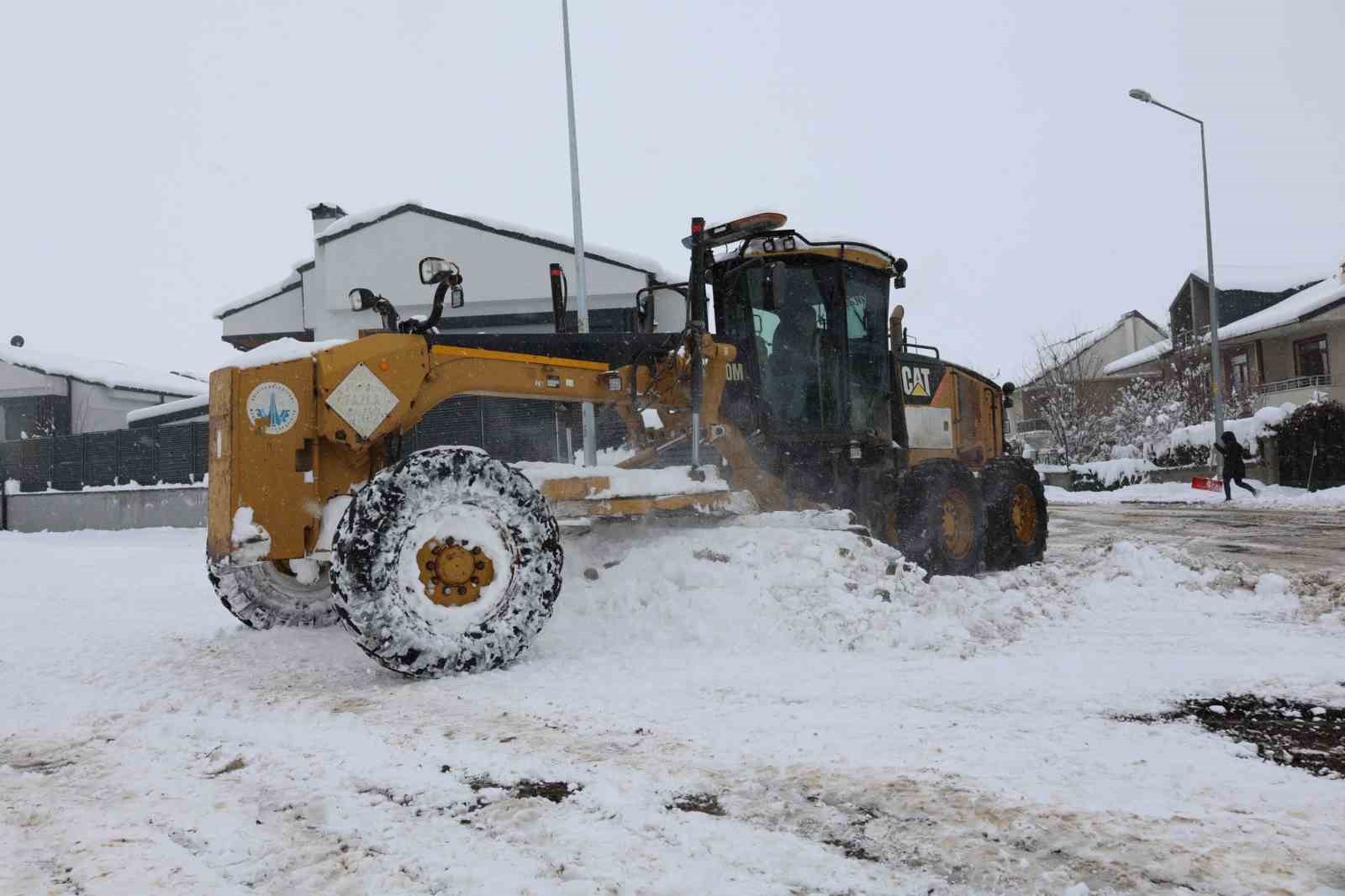 Aziziye’de karla mücadele seferberliği
Aziziye’de karla mücadele seferberliği