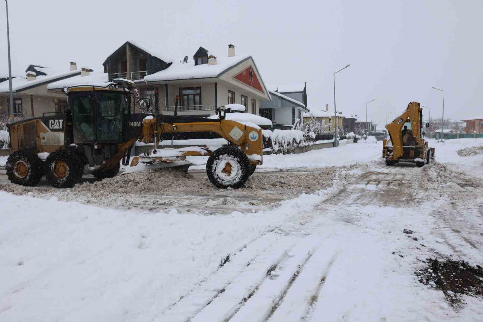 Aziziye’de karla mücadele seferberliği
Aziziye’de karla mücadele seferberliği