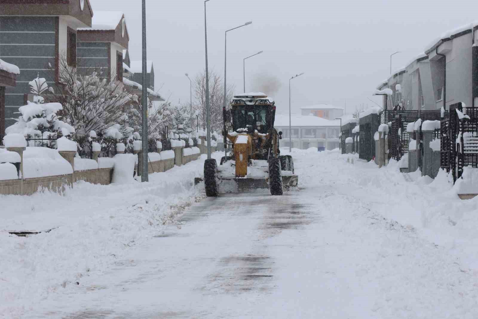 Aziziye’de karla mücadele seferberliği
Aziziye’de karla mücadele seferberliği