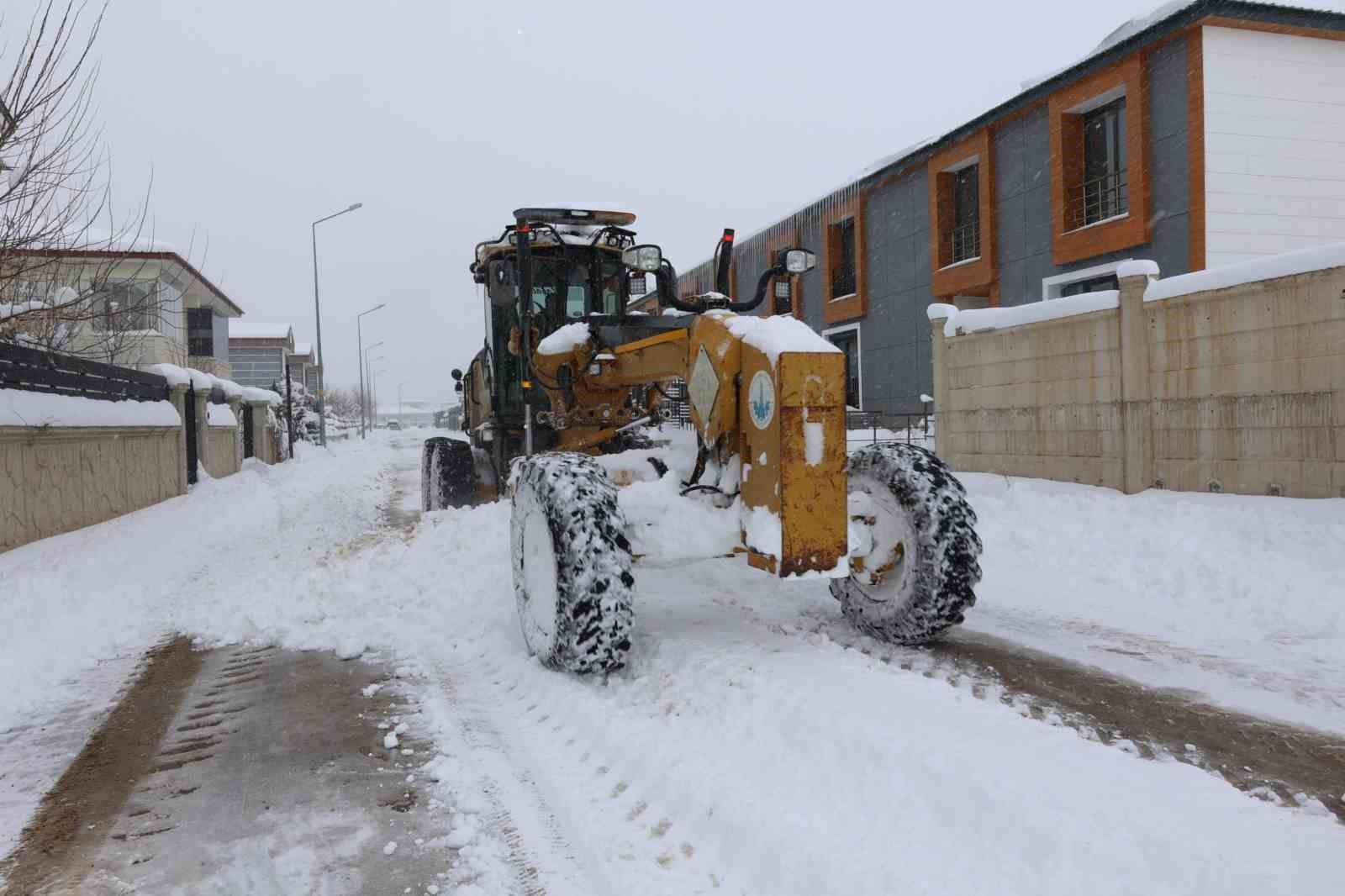 Aziziye’de karla mücadele seferberliği
Aziziye’de karla mücadele seferberliği