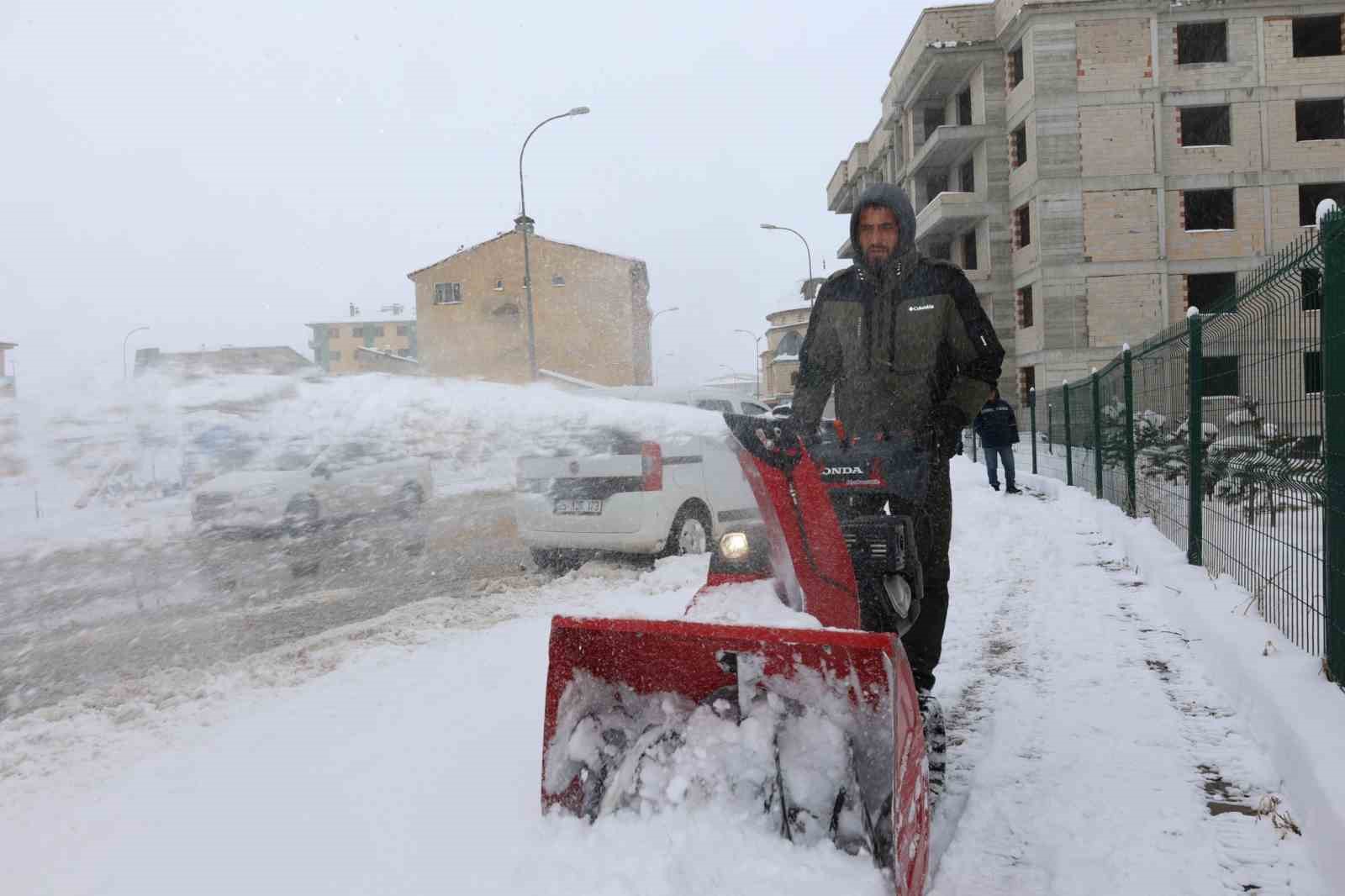 Aziziye’de karla mücadele seferberliği
Aziziye’de karla mücadele seferberliği