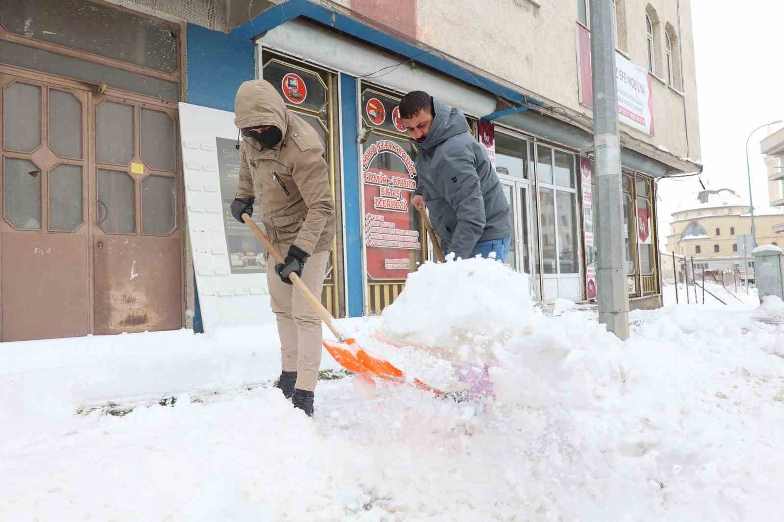 Aziziye’de karla mücadele seferberliği
Aziziye’de karla mücadele seferberliği
