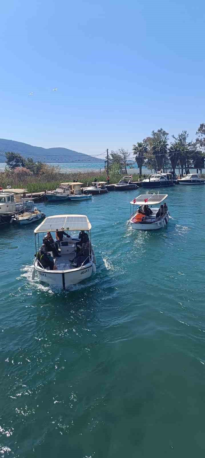 Azmak Nehri’nde tekne yoğunluğu
