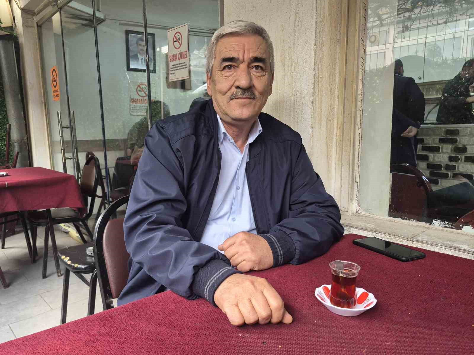 Azmetti, 40 yıl içtiği sigarayı 1 haftada bıraktı
Azmetti, 40 yıl içtiği sigarayı 1 haftada bıraktı