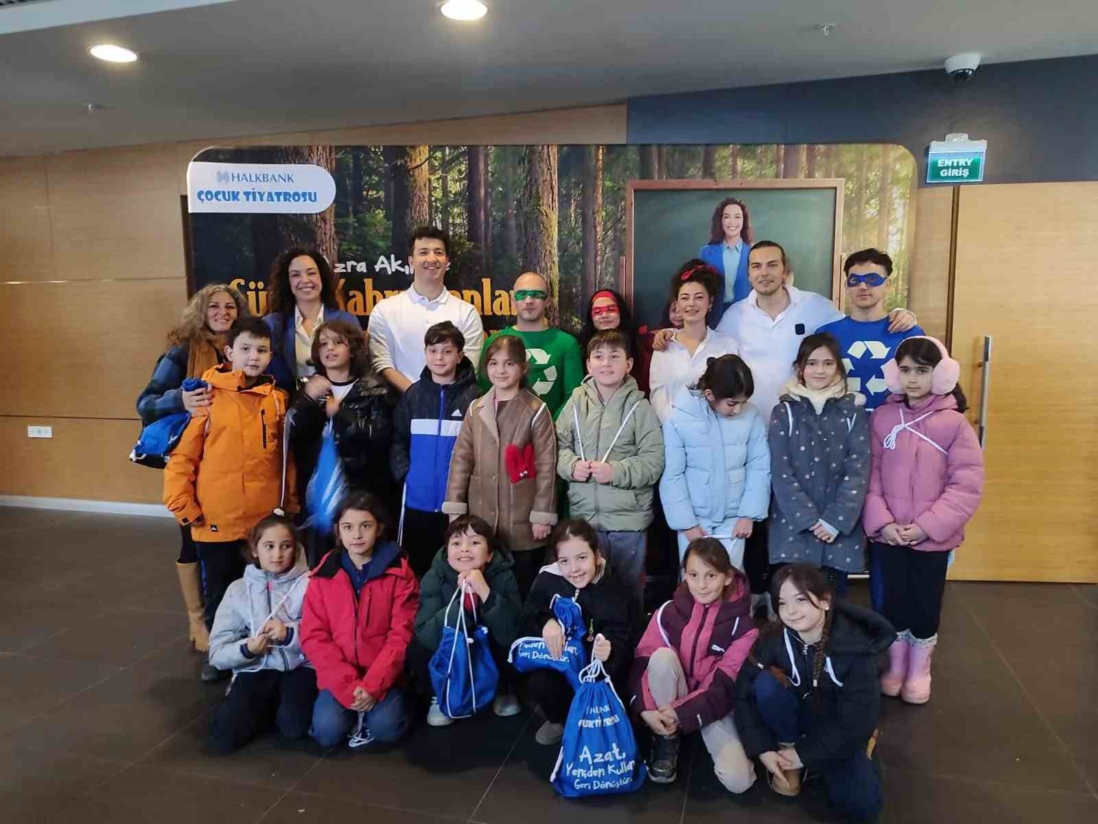 Azra Akın, Sinop’ta miniklere çevre bilinci anlattı
