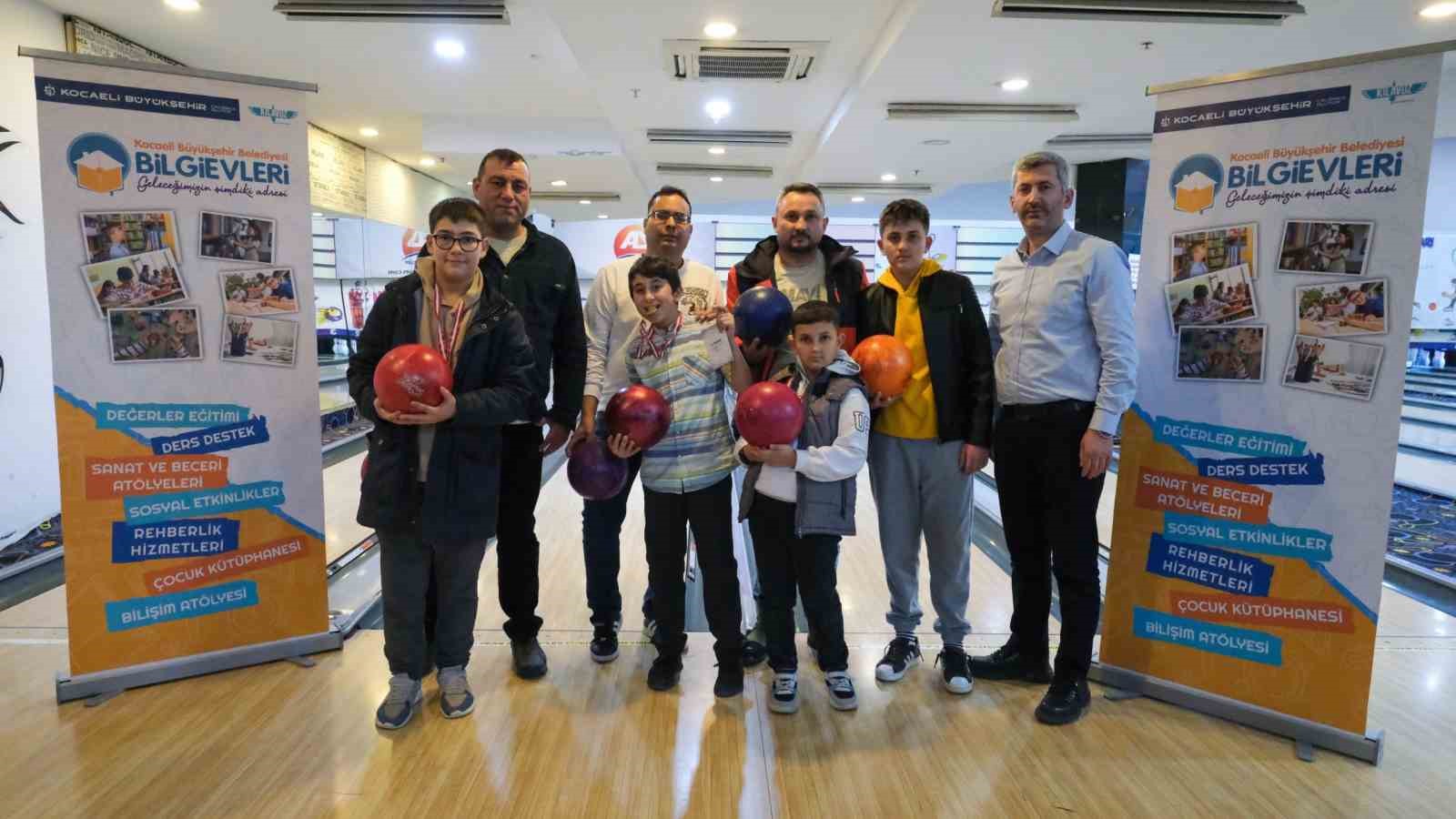 Baba oğul bowling turnuvası renkli anlara sahne oldu
