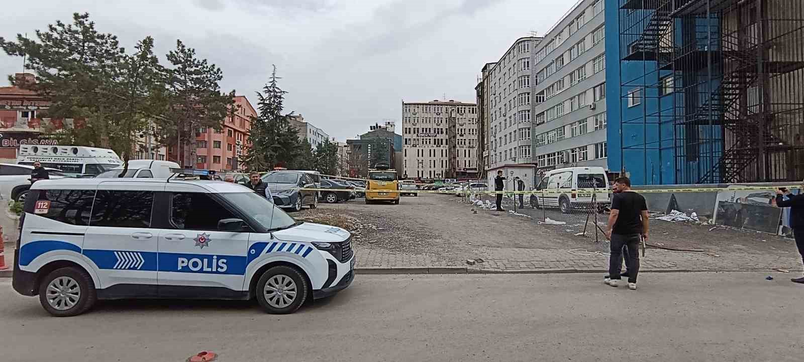 Baba-oğul inşaat işçilerine ateş açtı: 2 yaralı
