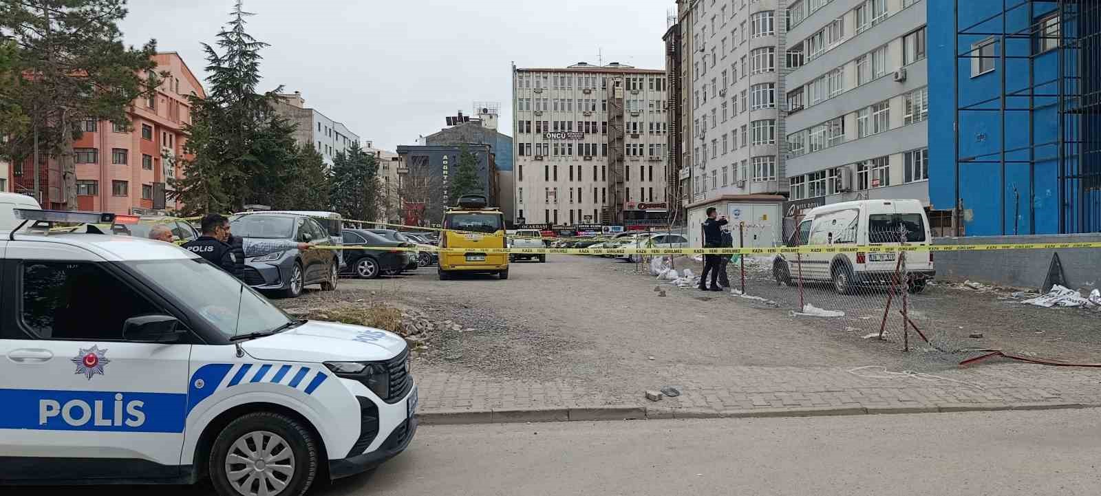 Baba-oğul inşaat işçilerine ateş açtı: 2 yaralı
