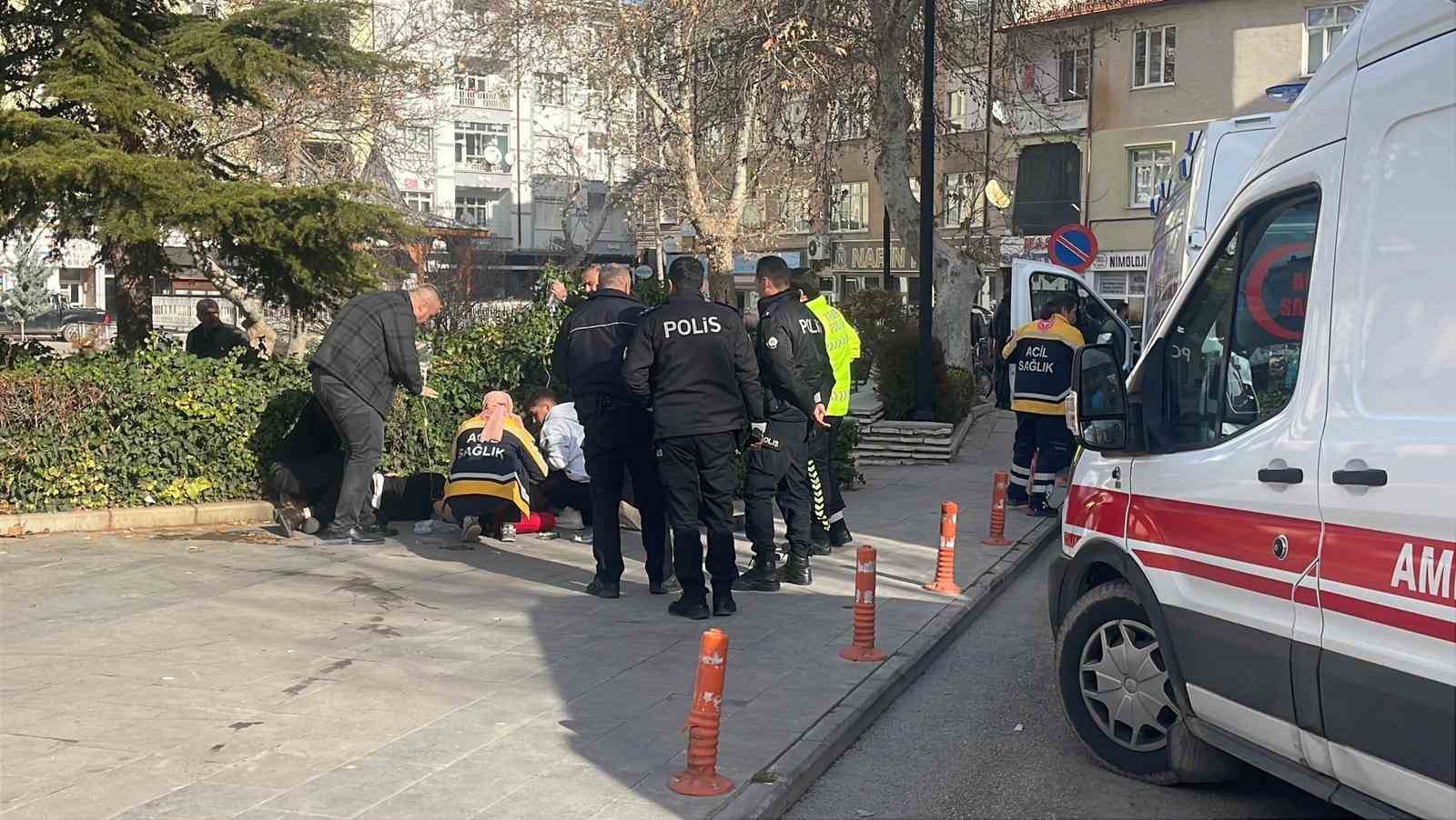 Baba ve 3 oğlu sokak ortasında silahla vuruldu: Yaralılardan 3’ünün durumu ağır
